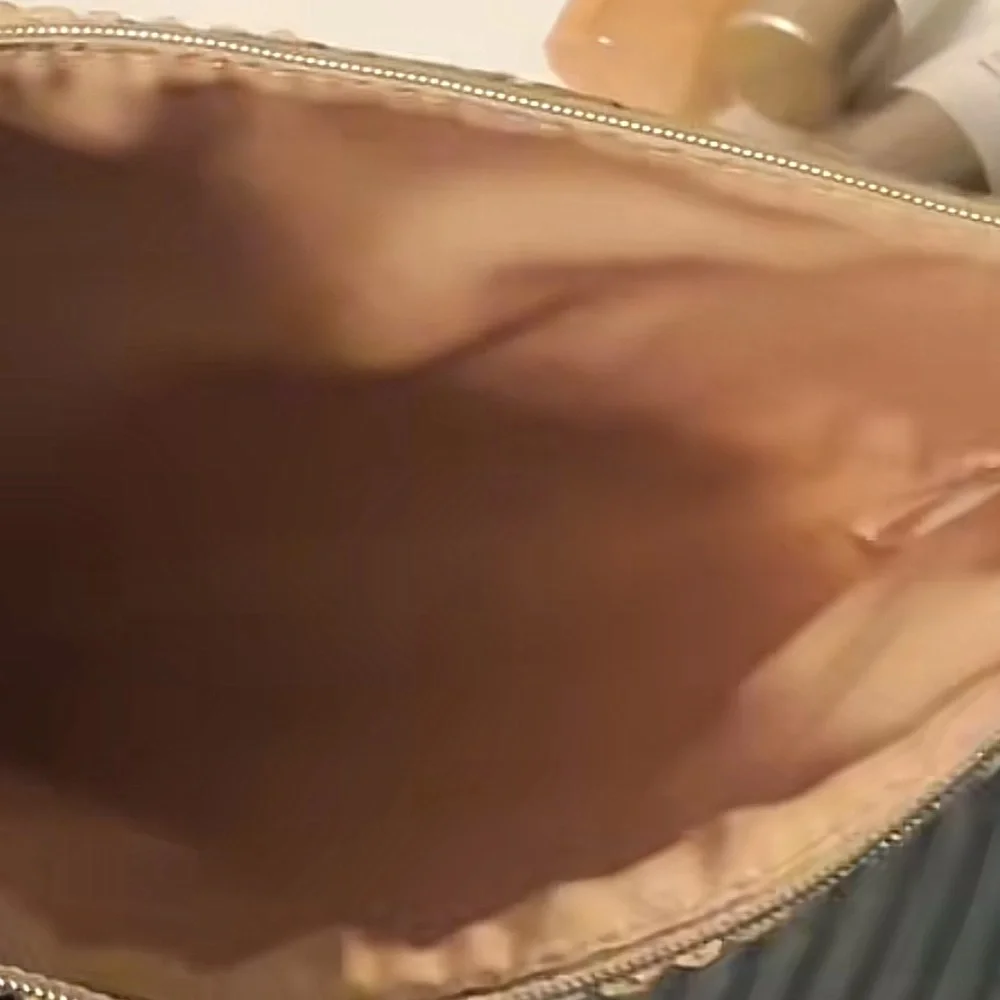 Dior Beauty Solar Pouch- 2025 - Picture 7 of 7